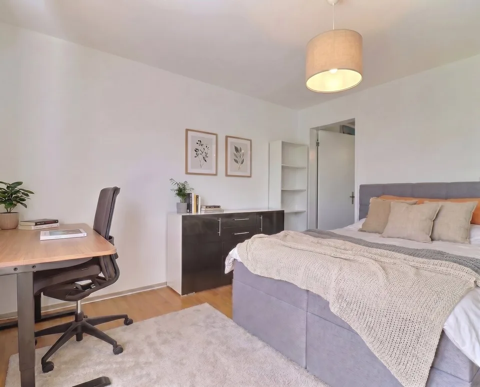 4½ pièces au rez avec terrasse et jardin – Foto 6 von 13