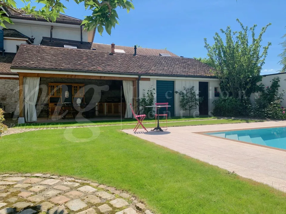 GROßES HERRENHAUS MIT 12 ZIMMERN UND VIEL CHARM - PRIVATER GARTEN & POOL - 8 SCHLAFZIMMER