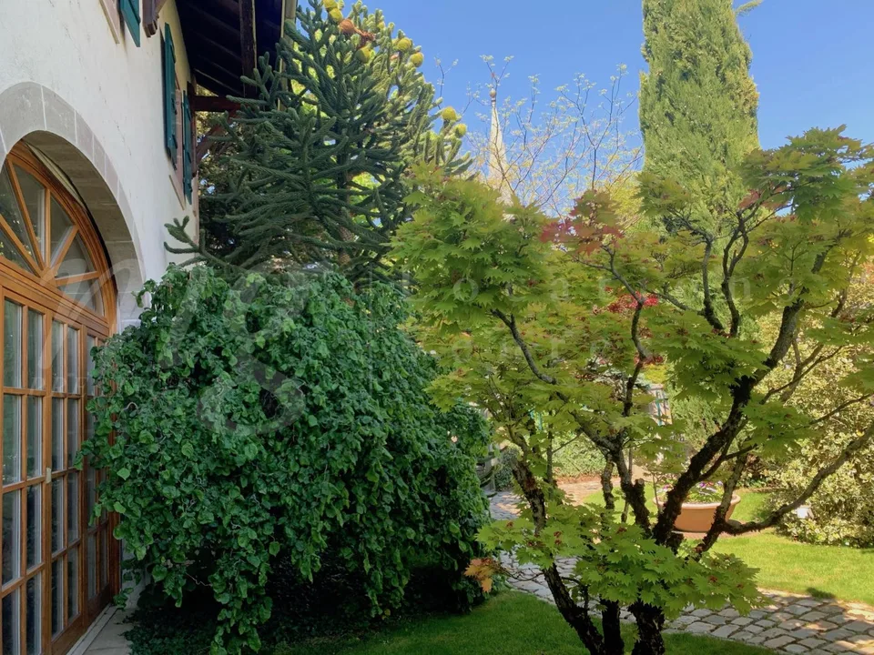 GROßES HERRENHAUS MIT 12 ZIMMERN UND VIEL CHARM - PRIVATER GARTEN & POOL - 8 SCHLAFZIMMER
