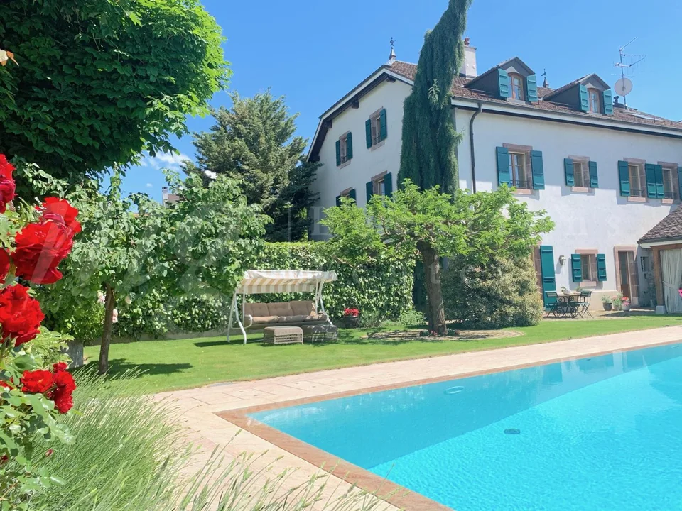 GRANDE MAISON DE MAITRE DE 12 PIECES AVEC BEAUCOUP DE CHARME - JARDIN PRIVATIF & PISCINE - 8 chambres