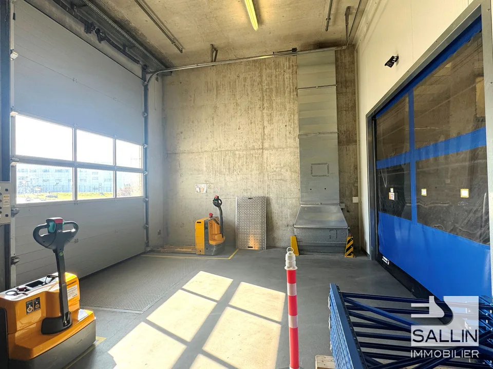 Lagerhalle von ca. 763 m², Ladeplatz mit Hebebühne – Foto 11 von 11