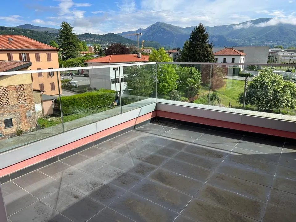 Stabio - Penthouse mit Klimaanlage, 3.5 Zimmer und Doppelbalkon