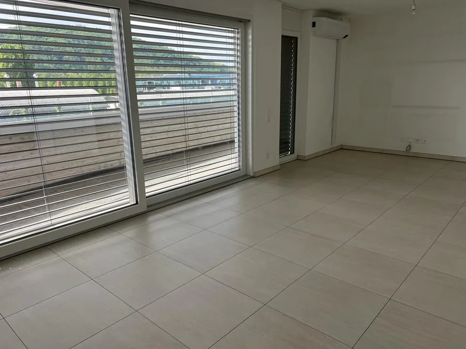 Stabio - Penthouse mit KLIMAANLAGE mit 3.5 Zimmern und Doppelbalkon – Foto 6 von 7
