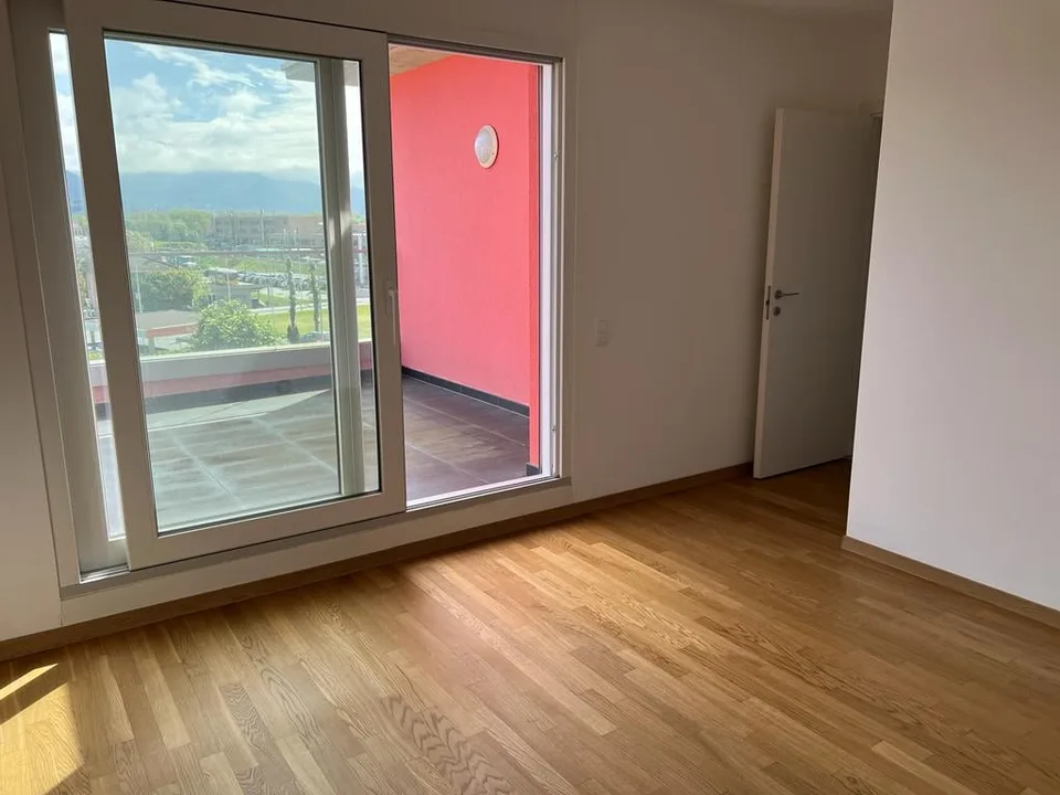 Stabio - Penthouse mit Klimaanlage, 3.5 Zimmer und Doppelbalkon