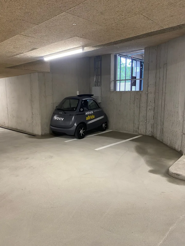 Parcheggi per auto e moto con collegamento elettrico in affitto