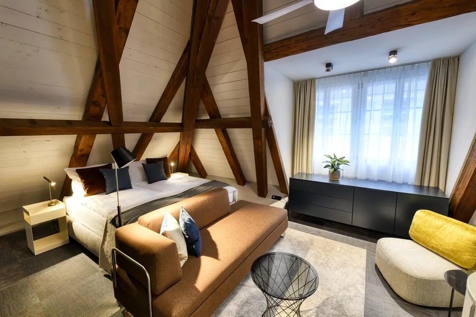 Neues möbliertes Attika-Loft an sehr zentraler Lage in Altdorf