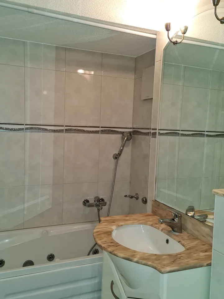 2,5 Zimmer renoviert mit Aufzug - Zwei Schritte vom Dorf