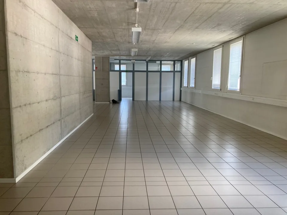 MEZZOVICO - Modernes Büro mit 4 Räumen