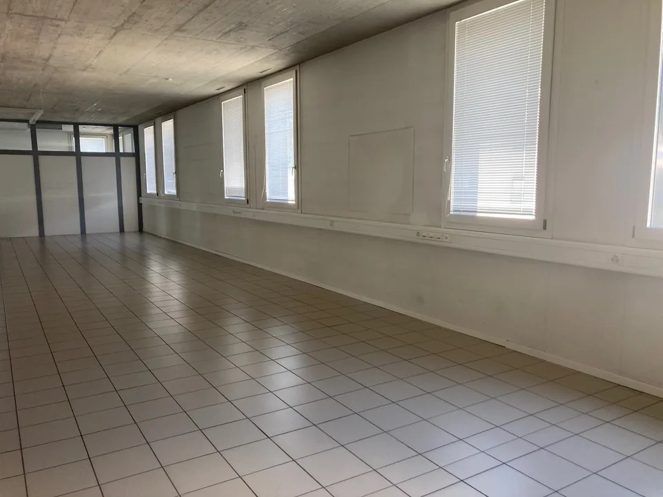 MEZZOVICO - Modernes Büro mit 4 Räumen