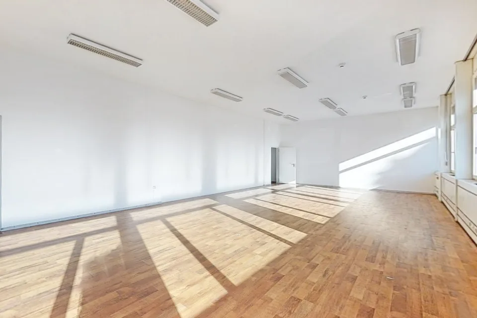 Spazio commerciale di 125m2 al pianterreno - ccessibilità strategica a Manno