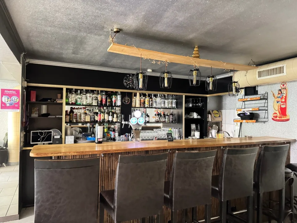 Charmant Café/Bar dans le cœur de Glarus – «Gasthaus zur Linde»