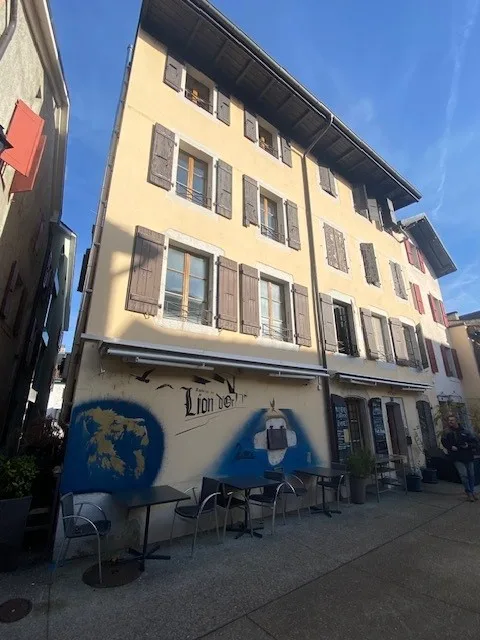 Ein erstklassiger Standort, nur zwei Schritte vom See entfernt
