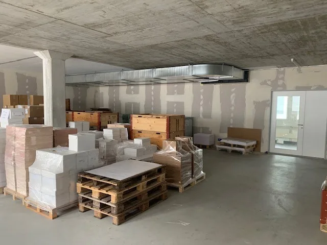 Posizione ideale per laboratorio/sala mostra o industria di lavorazione 179 m2
