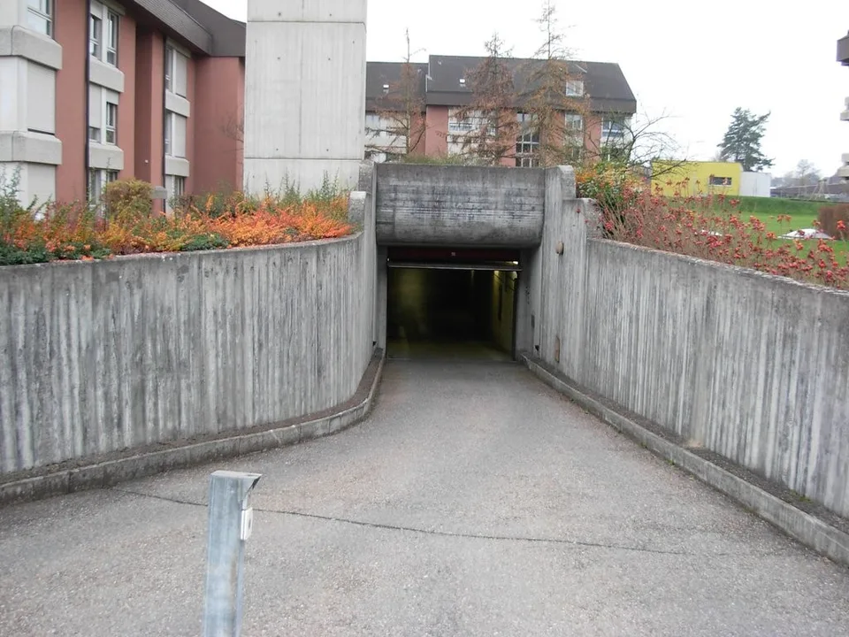 Einstellhallenplatz zu vermieten