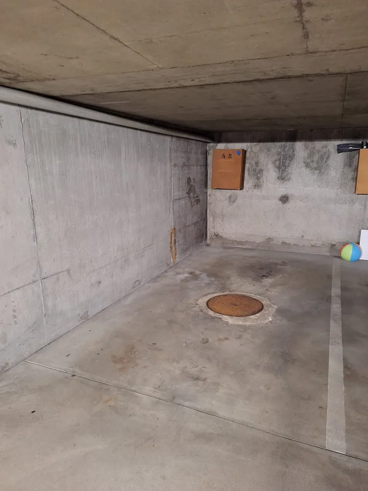 Einstellhallenplatz zu vermieten