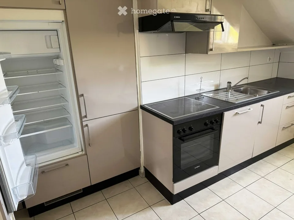 Schönes und geräumiges 3,5-Zimmer-Wohnung komplett eingerichtet in Glovelier (Jura)