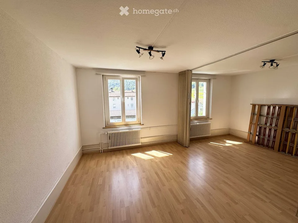 Schönes und geräumiges 3,5-Zimmer-Wohnung komplett eingerichtet in Glovelier (Jura)