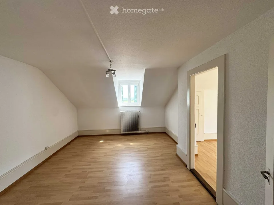 Schönes und geräumiges 3,5-Zimmer-Wohnung komplett eingerichtet in Glovelier (Jura)