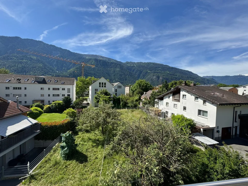 Charmante 4.5-Zimmer-Maisonette-Wohnung mit Bergblick in Felsberg