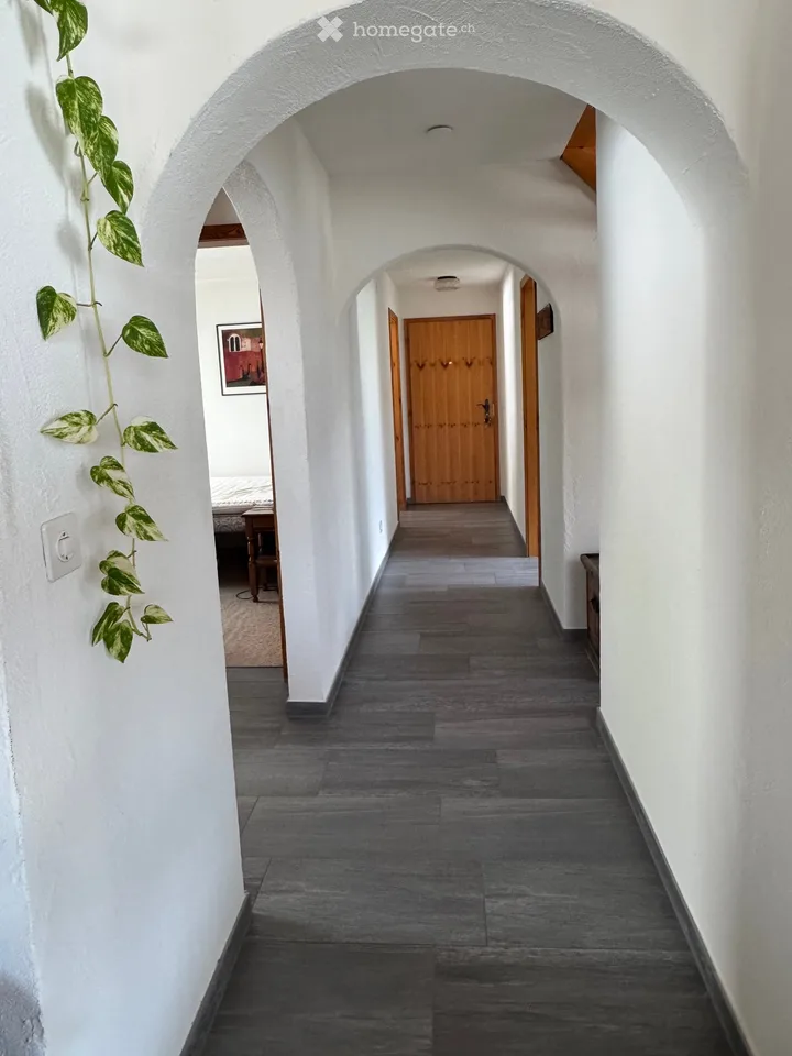 Charmant appartement maisonnette 4.5 pièces avec vue sur les montagnes à Felsberg