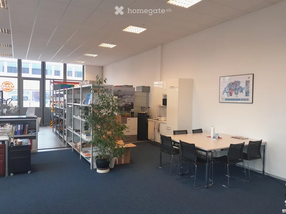 Spazio commerciale in affitto a Lonay – 140 m² con garage e posto auto.