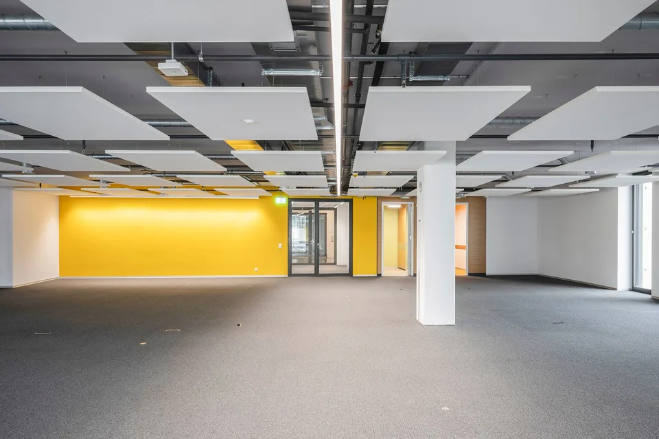 Moderne Büroflächen mit zahlreichen Parkplätzen - Power Tower Baden – Foto 18 von 18