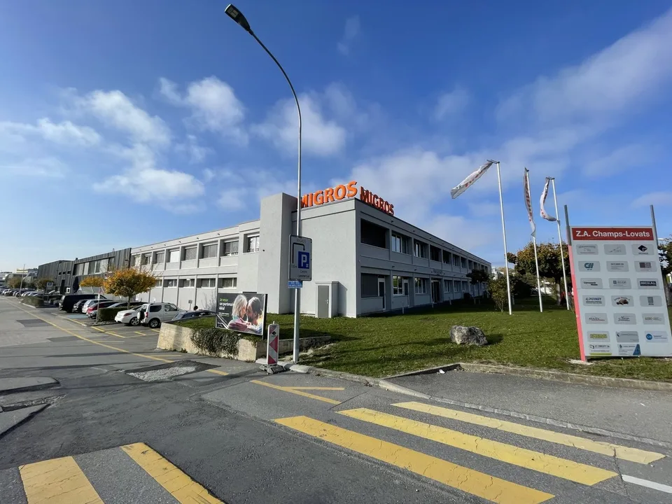 Bureau 191 m2 à louer - 5 pièces zone commerciale du centre Migros