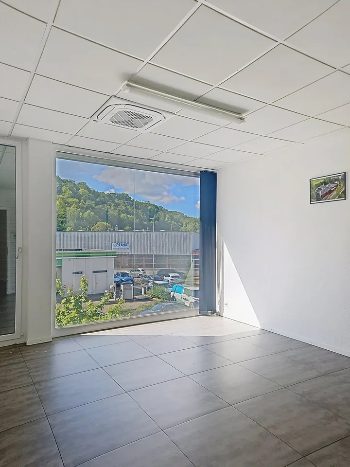 Ufficio 191 m2 in affitto - 5 locali nella zona commerciale del centro Migros