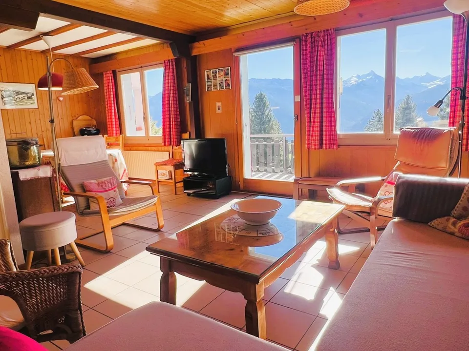 À LA SEMAINE : Magnifique chalet de 3.5 pièces rénové - Très spacieux et lumineux - Vue splendide