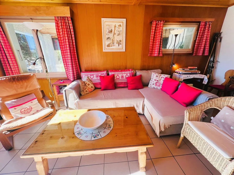 À LA WOCHE: Prächtiges Chalet mit 3,5 Zimmern renoviert - Sehr geräumig und hell - Prachtvolle Aussicht