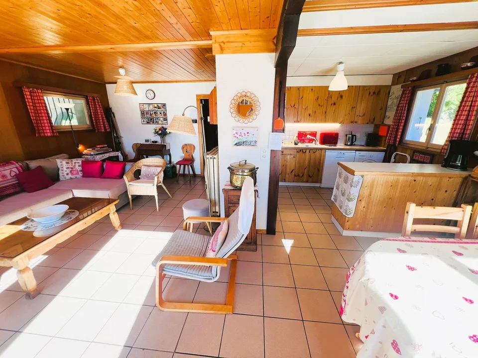 À LA WOCHE: Prächtiges Chalet mit 3,5 Zimmern renoviert - Sehr geräumig und hell - Prachtvolle Aussicht