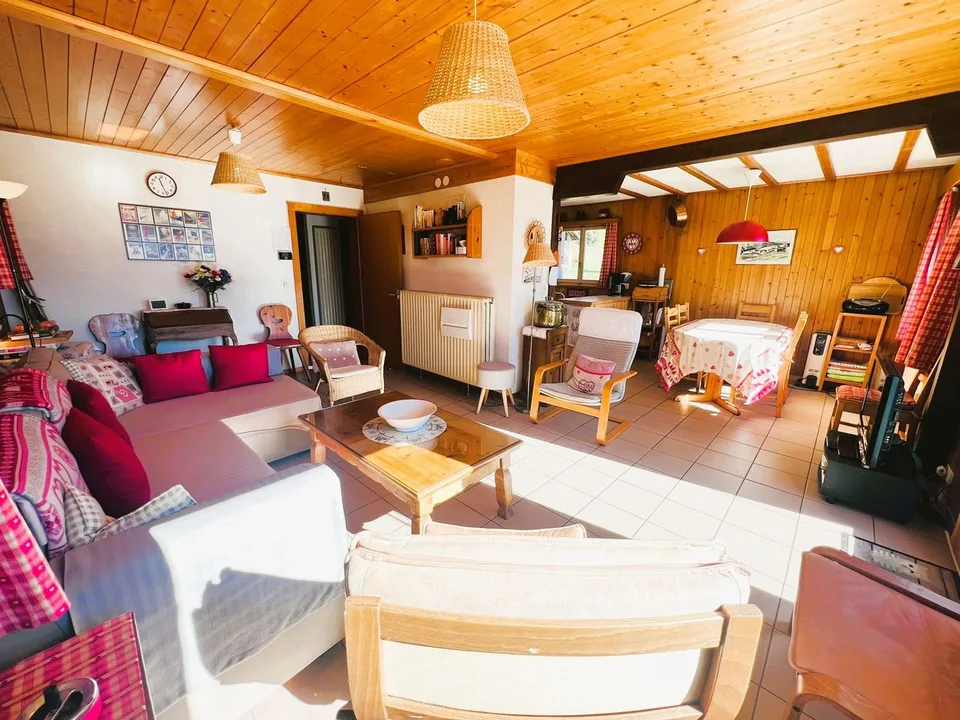 À LA WOCHE: Prächtiges Chalet mit 3,5 Zimmern renoviert - Sehr geräumig und hell - Prachtvolle Aussicht