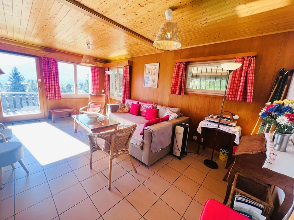 À LA WOCHE: Prächtiges Chalet mit 3,5 Zimmern renoviert - Sehr geräumig und hell - Prachtvolle Aussicht