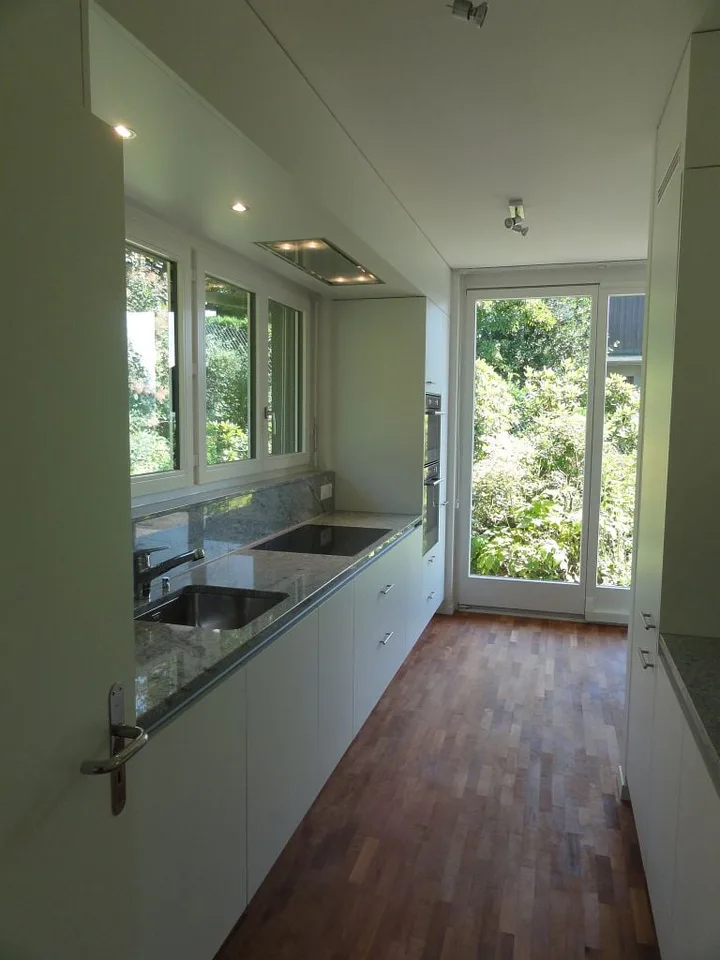 Grosszügige 7-Zimmer-Wohnung mit Pool und Panoramablick in Muri b. Bern