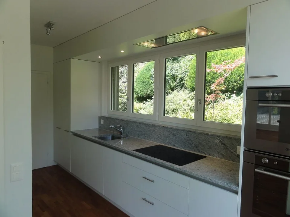 Grosszügige 7-Zimmer-Wohnung mit Pool und Panoramablick in Muri b. Bern