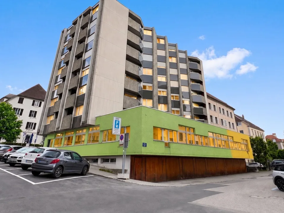 Büros/Lokale 102-402 m², hohe Sichtbarkeit - La Chaux-de-Fonds