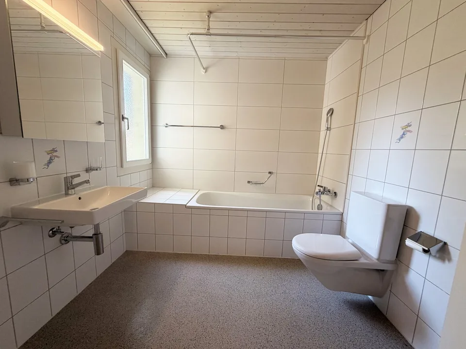Helle 4.5-Zimmer-Dachwohnung mit Balkon