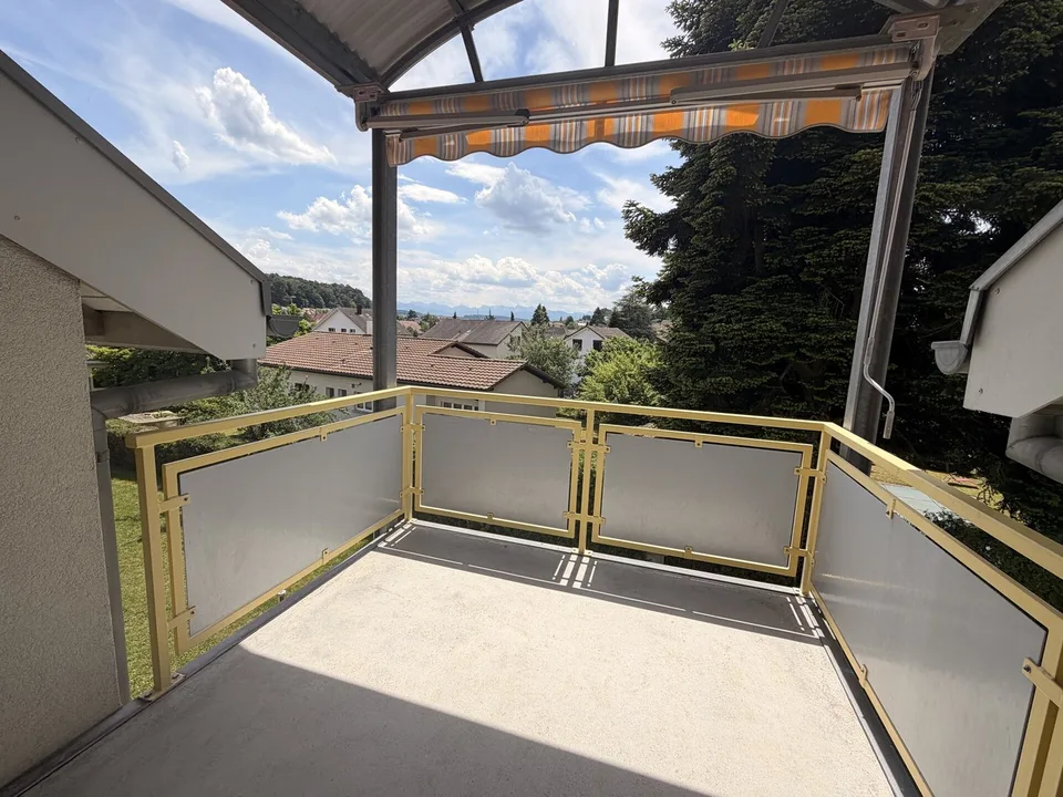 Helle 4.5-Zimmer-Dachwohnung mit Balkon