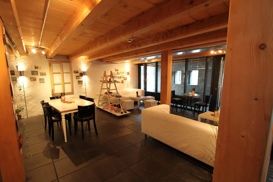 Studio/Commerciale/Ufficio presso l'ospedale di Thun