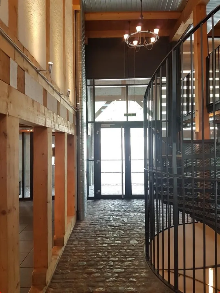 Studio/Commerciale/Ufficio presso l'ospedale di Thun