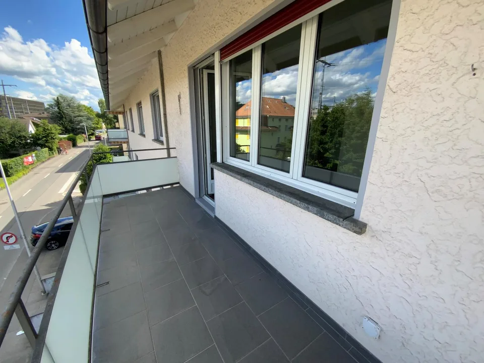 Appartamento di 3.5 locali con ampio balcone e balcone laterale supplementare