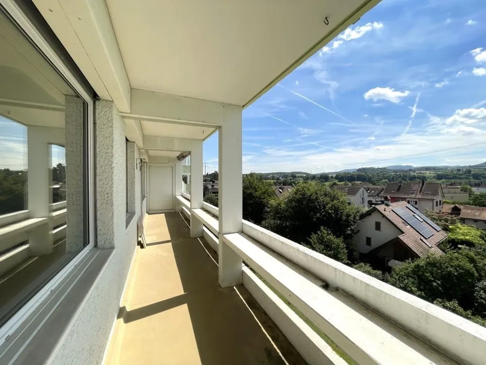 Helle 3-Zimmer-Wohnung mit Balkon und schöner Aussicht in Pratteln