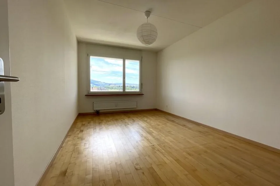 Helle 3-Zimmer-Wohnung mit Balkon und schöner Aussicht in Pratteln