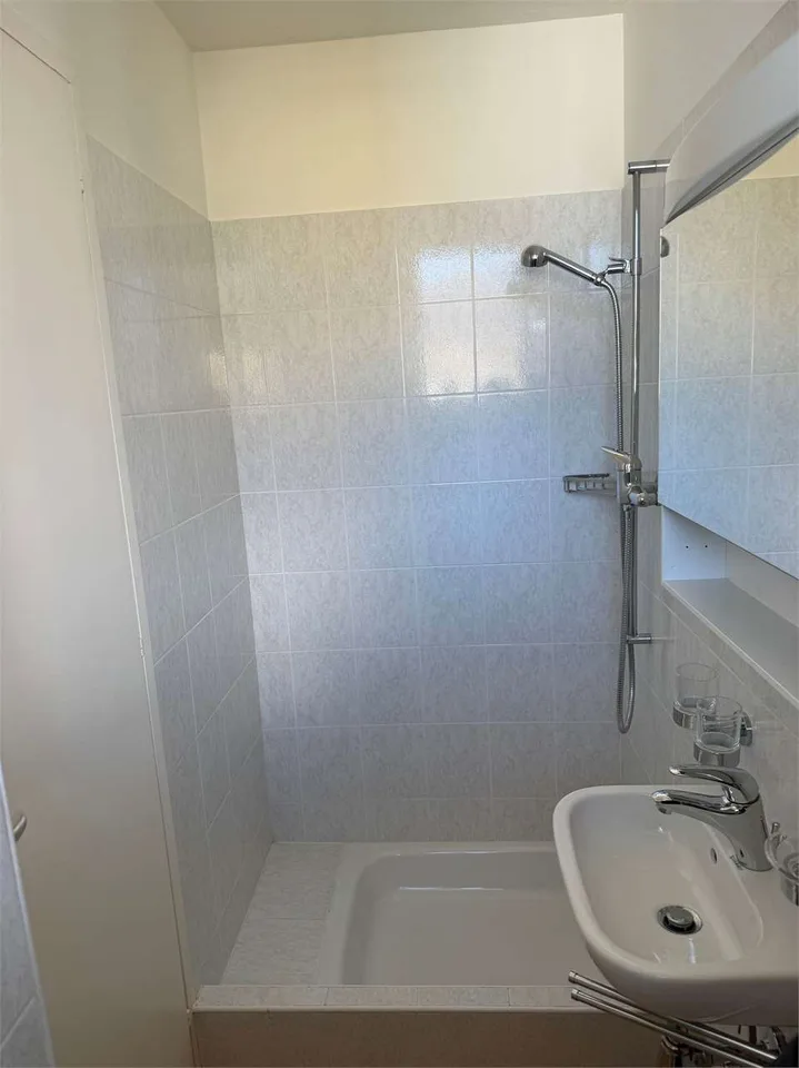 Appartement pratique de 1,5 pièces avec balcon et vue sur le lac - Minusio