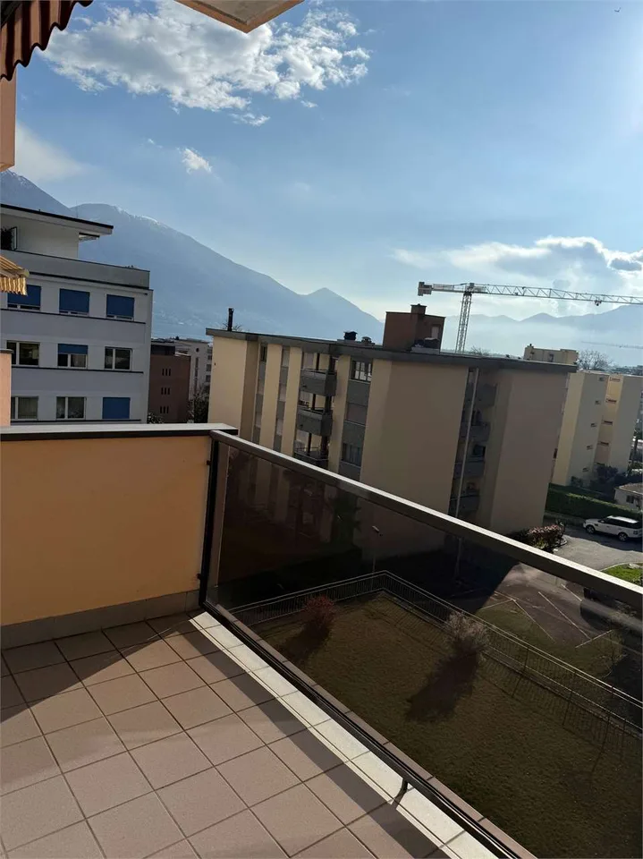 Appartement pratique de 1,5 pièces avec balcon et vue sur le lac - Minusio