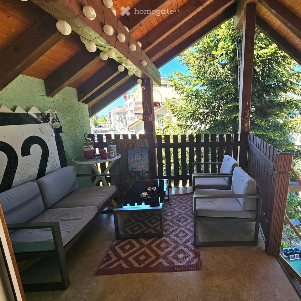 Sehr grosszügige 4½-Zimmer-Altbauwohnung mit Charme, viel Licht und zwei Terrassen