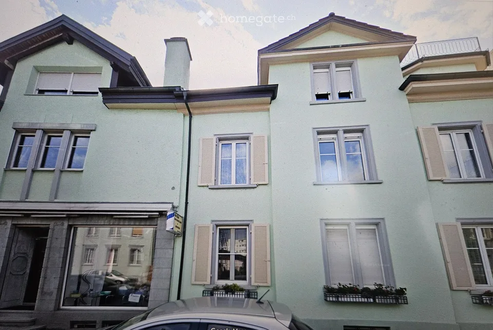Sehr grosszügige 4½-Zimmer-Altbauwohnung mit Charme, viel Licht und zwei Terrassen