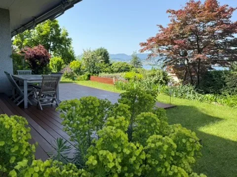 Grosszügiges Wohnen in Zollikon mit Blick auf den Zürichsee