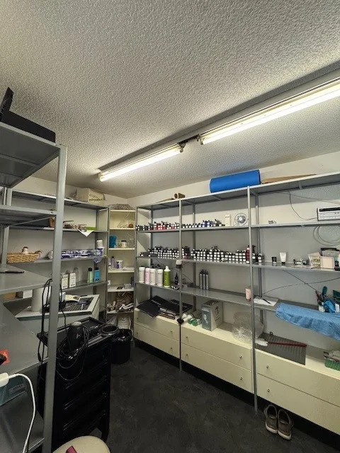 Locale commerciale attraente in una posizione ben collegata - uso versatile