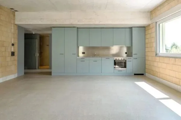 FOR RENT - Beautiful 2.5-room apartment of 73 m², living room with 3m height, bright and perfectly accessible, with garden
